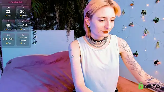 Kira  Cutie online show from April 2026 09:17:01 PM