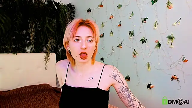 Kira  Cutie online show from May 2026 10:50:03 PM