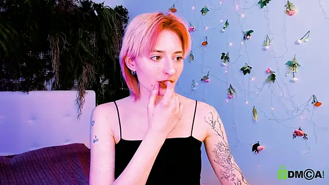 Kira  Cutie online show from May 2026 11:56:01 PM