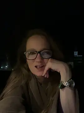 LizzieZ1975 online show from May 2026 10:48:01 PM