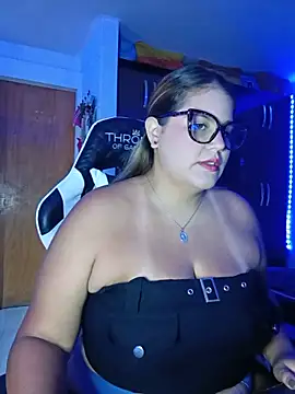 Snapshot of Bonny_rousse01 chatting on June 2026 12:43:01 PM Bonny rousse01 online show from June 2026 12:43:01 PM