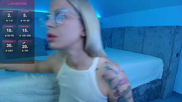 BluEyesKate online show from June 2026 05:39:02 AM