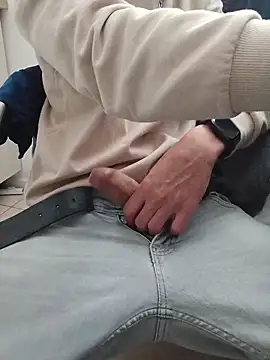 Skinboy06 online show from May 2026 09:28:02 AM