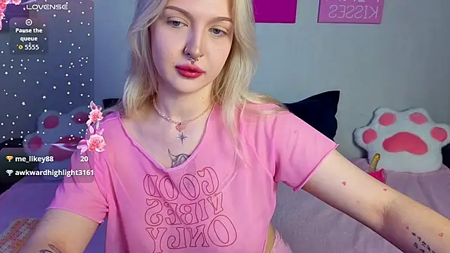 BlondieSummer online show from August 2026 06:32:01 PM