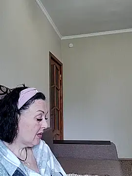 Snapshot of HelgaDennis chatting on May 2026 10:31:01 AM HelgaDennis online show from May 2026 10:31:01 AM