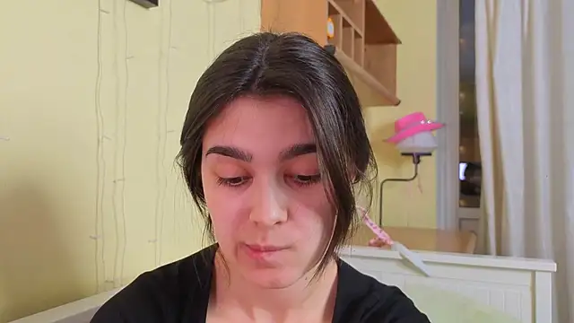 LuciKardos online show from April 2026 07:44:01 PM