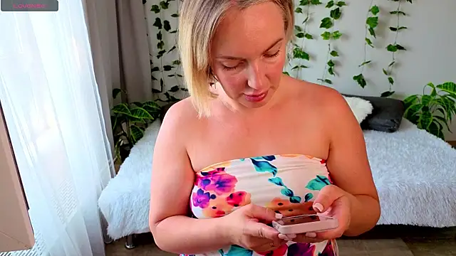MonikFoxi online show from July 2026 04:10:01 AM