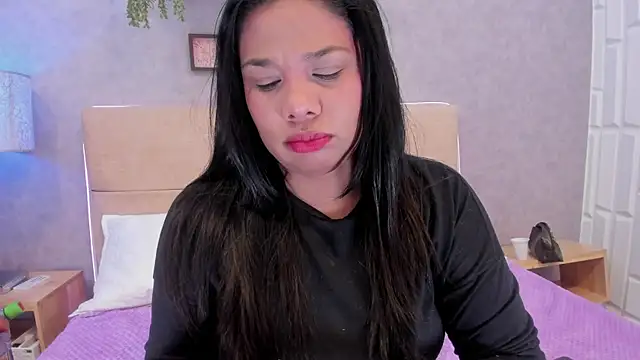 Snapshot of Cloee_evans chatting on April 2026 11:48:01 AM Cloee evans online show from April 2026 11:48:01 AM