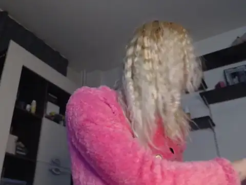 MessyQueen online show from March 2026 10:25:02 PM