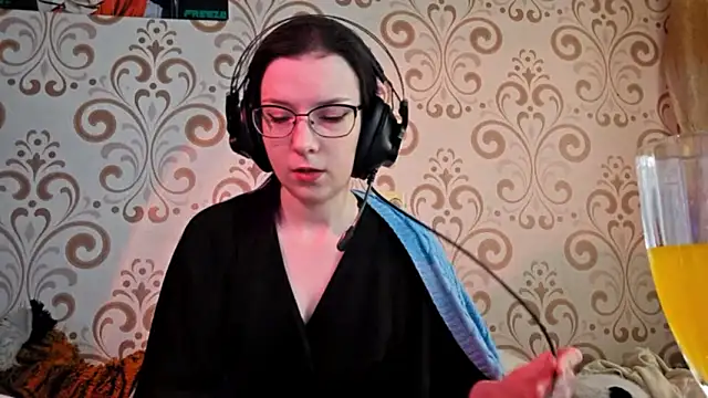 IsaSantella online show from March 2026 09:04:02 AM