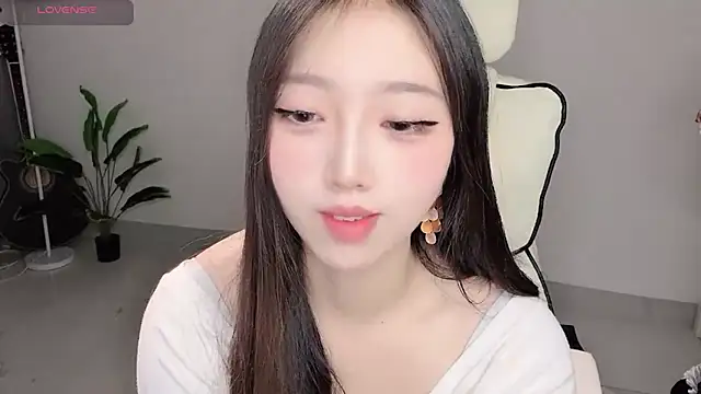 Yukiy8877 online show from April 2026 02:51:02 AM