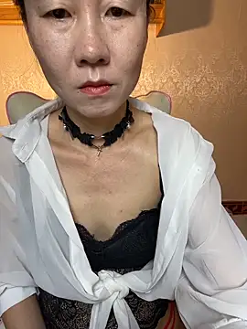 lilysister66 online show from April 2026 02:41:01 PM