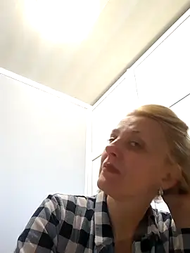 MiaLove183 online show from April 2026 01:23:01 PM