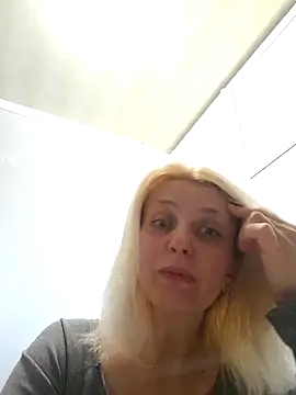 MiaLove183 online show from April 2026 11:24:01 AM