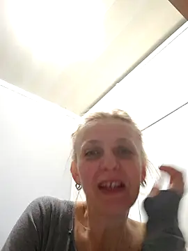 MiaLove183 online show from May 2026 01:37:02 PM