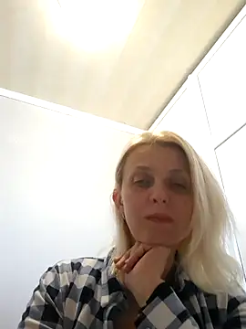 MiaLove183 online show from May 2026 01:52:01 PM