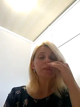 MiaLove183 online show from May 2026 10:52:02 AM