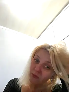 MiaLove183 online show from May 2026 02:25:01 PM