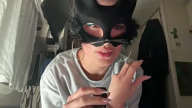 SilentScreamsVan- online show from April 2026 10:25:02 PM