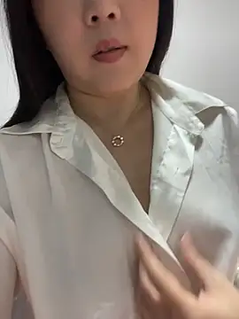 xiaojuan520 online show from April 2026 06:44:02 AM