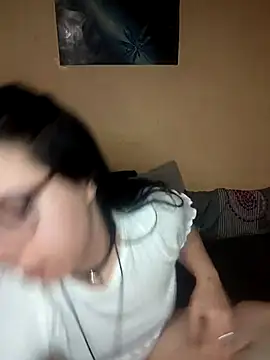 Snapshot of Rue_the_witch6 chatting on May 2026 06:25:01 PM Rue the witch6 online show from May 2026 06:25:01 PM