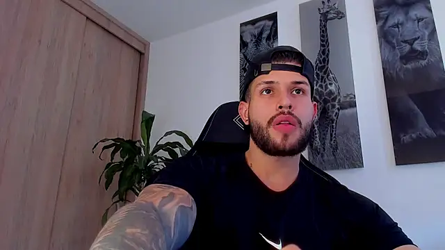 Snapshot of Santos_ramirez1 chatting on July 2026 03:21:02 PM Santos ramirez1 online show from July 2026 03:21:02 PM