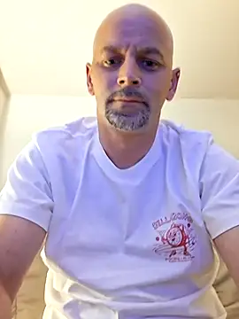 Snapshot of middickstroking chatting on April 2026 03:23:01 AM middickstroking online show from April 2026 03:23:01 AM