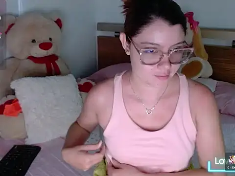Snapshot of honey-blossom chatting on April 2026 12:36:01 PM honey-blossom online show from April 2026 12:36:01 PM