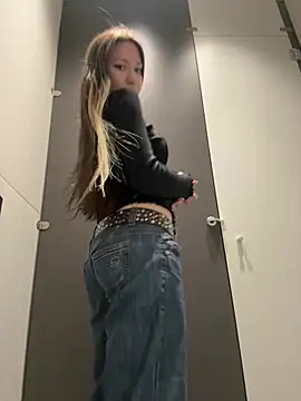Snapshot of SaintSquirt chatting on June 2026 07:28:02 AM SaintSquirt online show from June 2026 07:28:02 AM