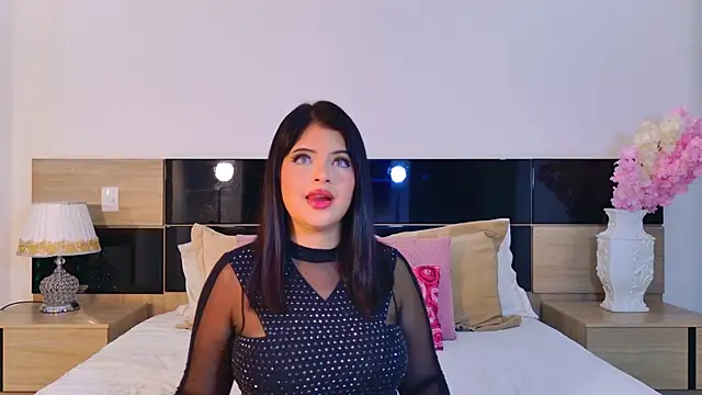 Elodie Laurent online show from April 2026 11:31:01 AM