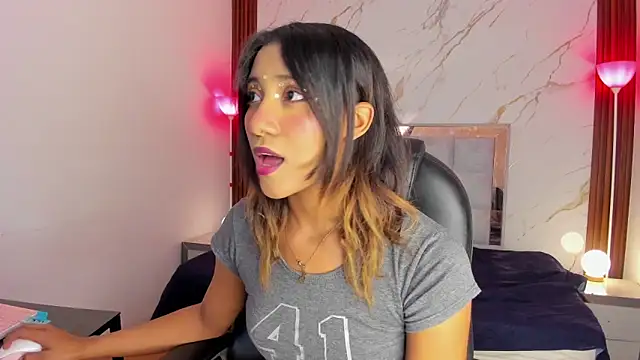 EsperanzaMora online show from May 2026 11:59:01 AM