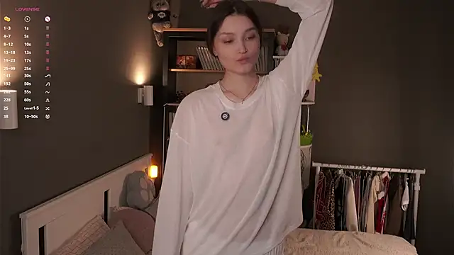 GussieGoold online show from April 2026 05:30:01 PM