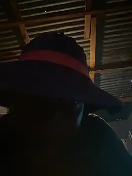 Snapshot of Izinja28 chatting on April 2026 12:52:02 PM Izinja28 online show from April 2026 12:52:02 PM