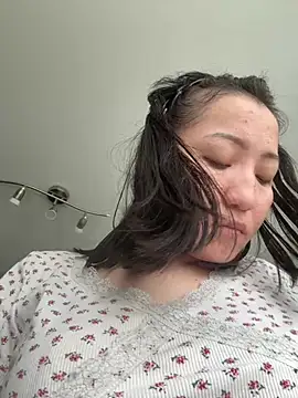 Molly242424- online show from March 2026 01:49:02 PM