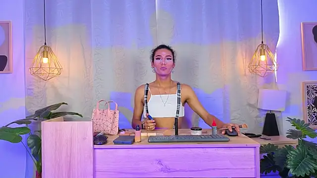 NahomiWhitte online show from April 2026 12:43:01 PM