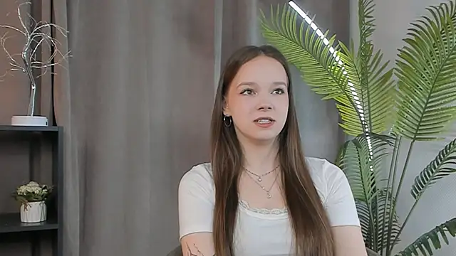 Snapshot of KiraGbur chatting on March 2026 08:09:01 AM KiraGbur online show from March 2026 08:09:01 AM