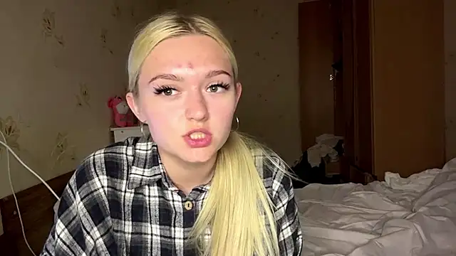 Sophia Blonde online show from May 2026 04:24:01 PM