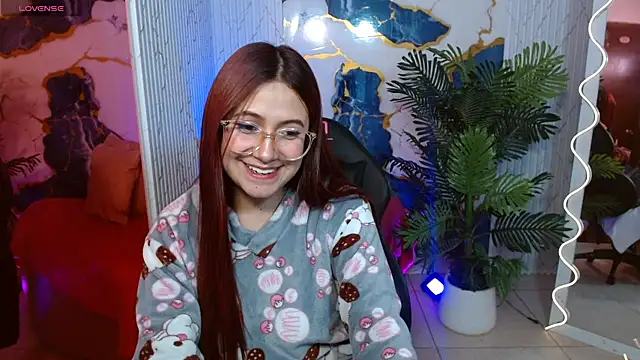 Snapshot of Tiiana_tay chatting on May 2026 03:12:01 AM Tiiana tay online show from May 2026 03:12:01 AM