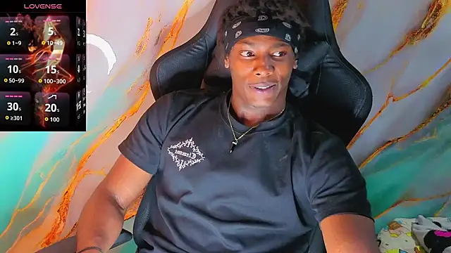 Snapshot of maxmuscle10 chatting on March 2026 08:36:01 PM maxmuscle10 online show from March 2026 08:36:01 PM