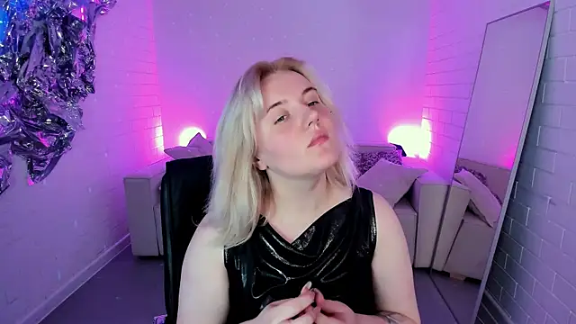 Snapshot of KathyBriggs chatting on May 2026 05:04:01 AM KathyBriggs online show from May 2026 05:04:01 AM