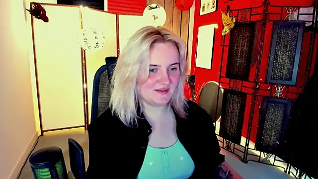 Snapshot of KathyBriggs chatting on June 2026 05:03:02 AM KathyBriggs online show from June 2026 05:03:02 AM