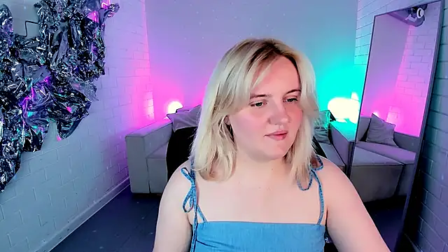 Snapshot of KathyBriggs chatting on June 2026 05:18:01 AM KathyBriggs online show from June 2026 05:18:01 AM
