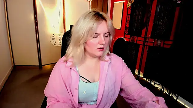 Snapshot of KathyBriggs chatting on July 2026 05:20:02 AM KathyBriggs online show from July 2026 05:20:02 AM