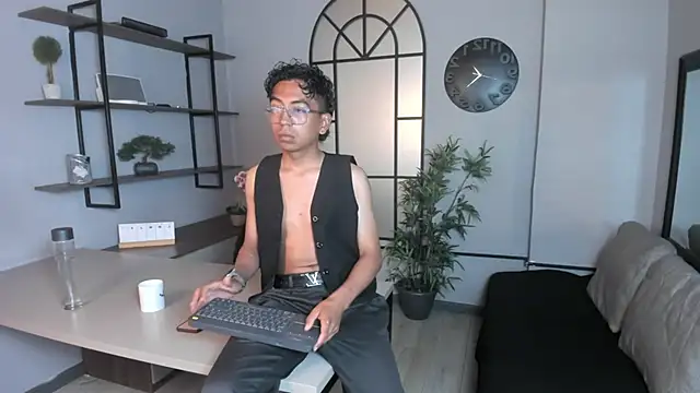 Snapshot of mike_salaz chatting on March 2026 07:36:02 AM mike salaz online show from March 2026 07:36:02 AM