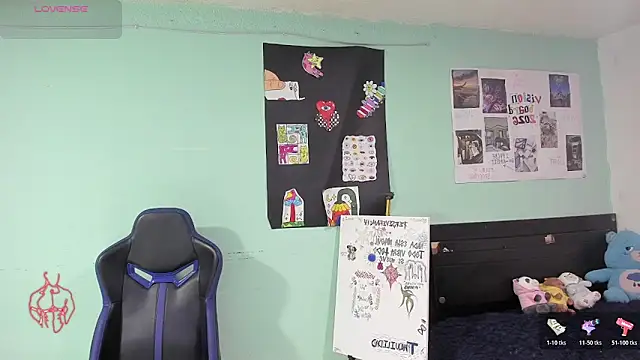 TYLERhHOT2005 online show from May 2026 01:17:02 PM