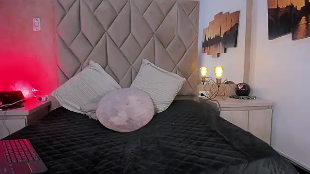 Cinthia Cortes online show from March 2026 07:48:01 PM