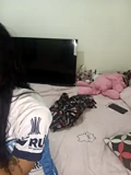 Snapshot of Yi_Uzi chatting on April 2026 11:46:02 PM Yi Uzi online show from April 2026 11:46:02 PM