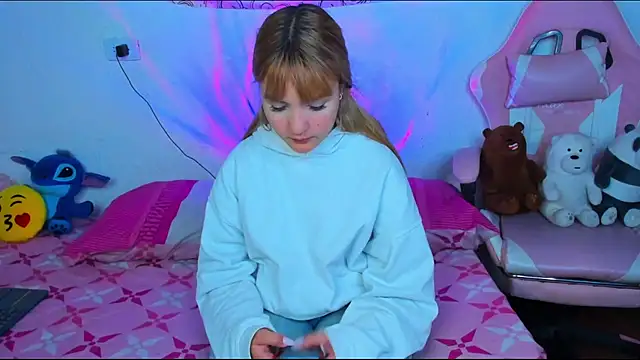 Snapshot of miaa_blondy chatting on April 2026 08:32:02 PM miaa blondy online show from April 2026 08:32:02 PM