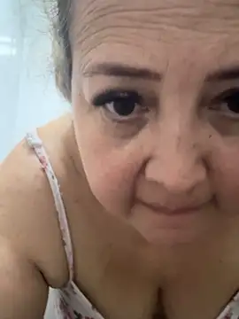 Snapshot of Martinacurvy_ chatting on June 2026 07:12:01 PM Martinacurvy online show from June 2026 07:12:01 PM