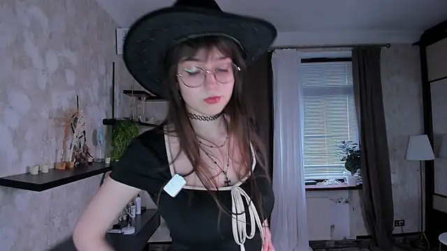 LaelIvie online show from April 2026 08:28:02 AM
